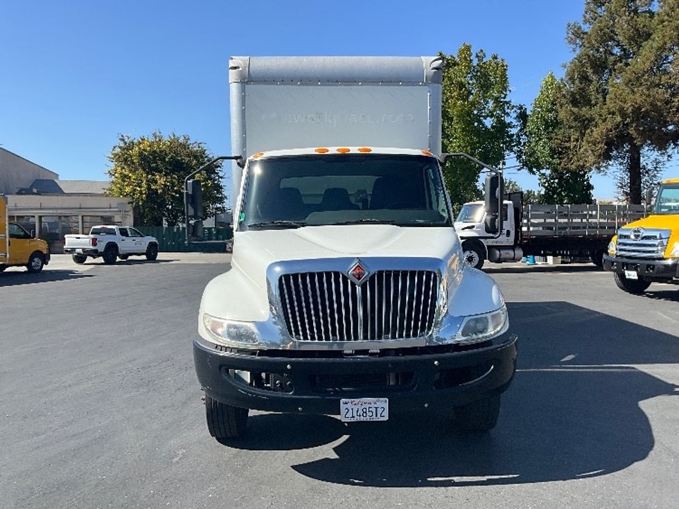 Medium Duty Box Truck-Light and Medium Duty Trucks-International-2020-MV607LP-West Sacramento-CA-59,035\n\t\tmiles-$ 52,750 - Image 2