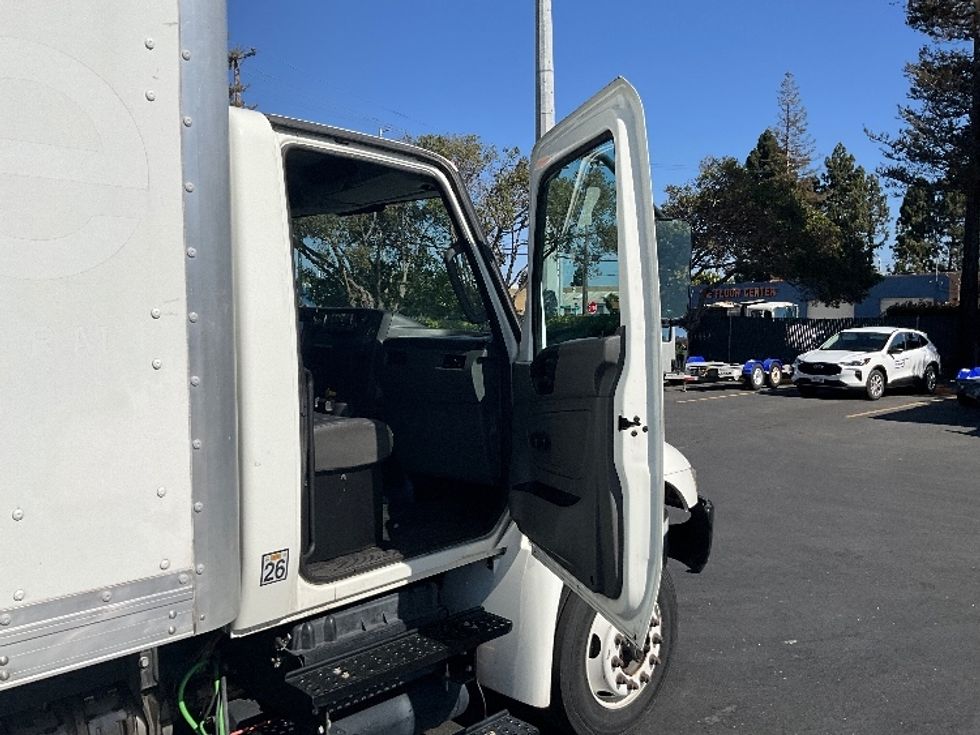 Medium Duty Box Truck-Light and Medium Duty Trucks-International-2020-MV607LP-West Sacramento-CA-59,035\n\t\tmiles-$ 52,750 - Image 19