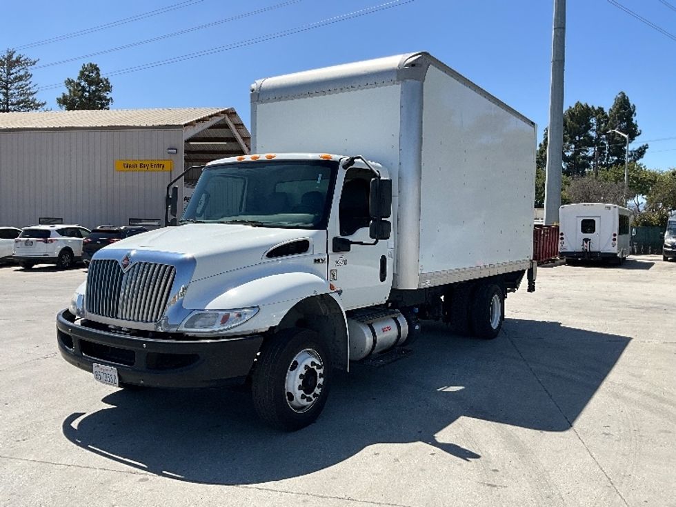 Medium Duty Box Truck-Light and Medium Duty Trucks-International-2020-MV607LP-West Sacramento-CA-76,267\n\t\tmiles-$ 49,250 - Image 3