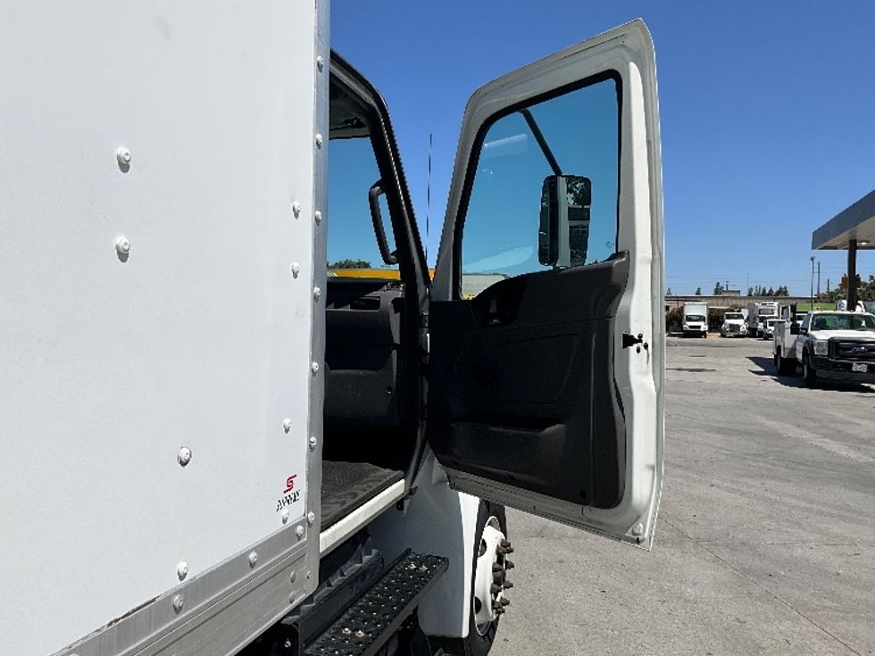 Medium Duty Box Truck-Light and Medium Duty Trucks-International-2020-MV607LP-West Sacramento-CA-76,267\n\t\tmiles-$ 49,250 - Image 20