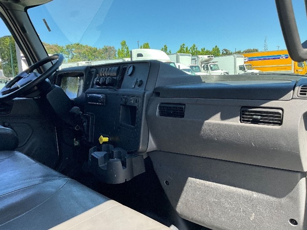 Medium Duty Box Truck-Light and Medium Duty Trucks-International-2020-MV607LP-West Sacramento-CA-76,267\n\t\tmiles-$ 49,250 - Image 21
