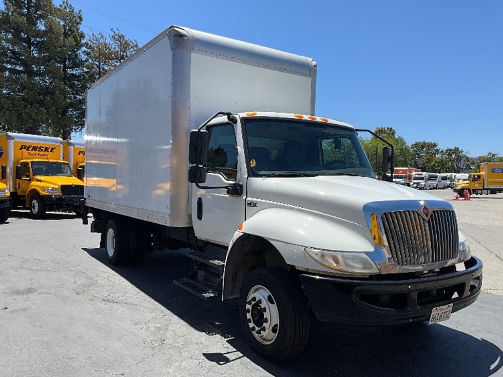 Medium Duty Box Truck-Light and Medium Duty Trucks-International-2020-MV607LP-West Sacramento-CA-87,920\n\t\tmiles-$ 49,000 - Image 1