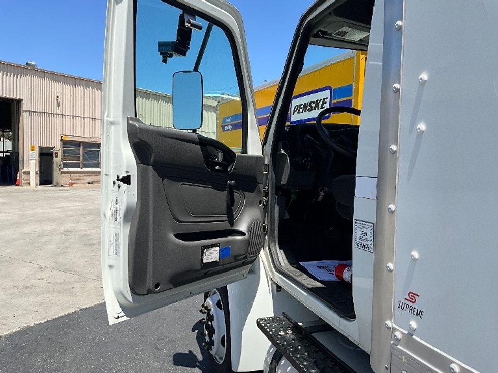 Medium Duty Box Truck-Light and Medium Duty Trucks-International-2020-MV607LP-West Sacramento-CA-87,920\n\t\tmiles-$ 49,000 - Image 16