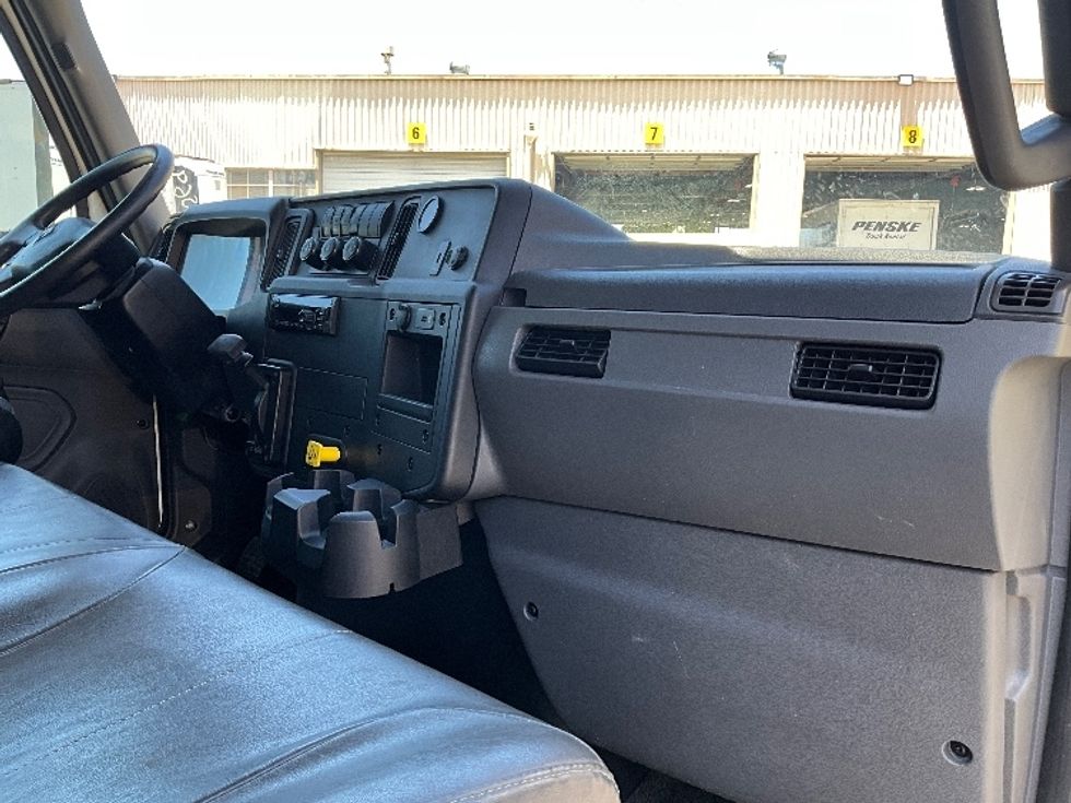 Medium Duty Box Truck-Light and Medium Duty Trucks-International-2020-MV607LP-West Sacramento-CA-87,920\n\t\tmiles-$ 49,000 - Image 21