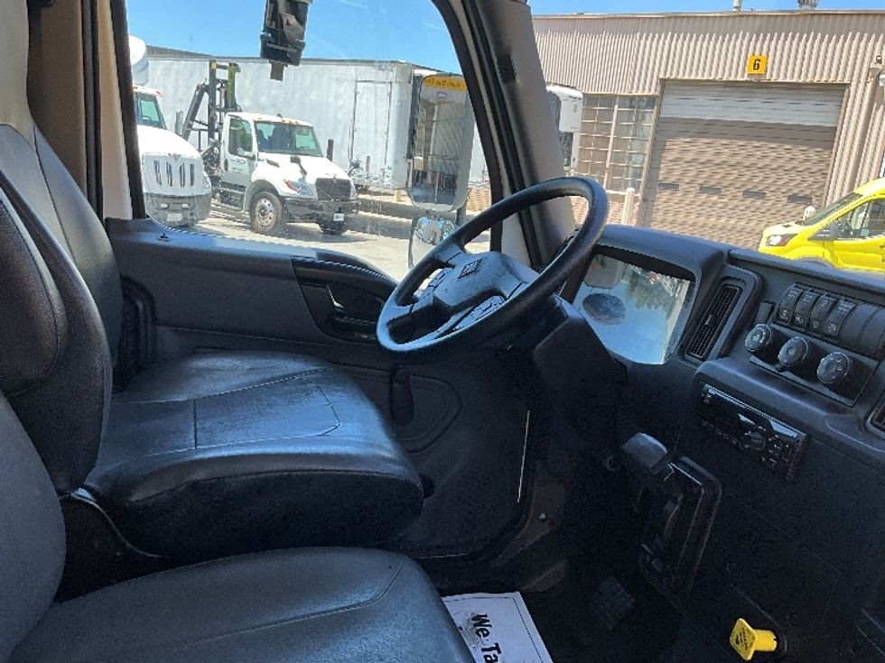Medium Duty Box Truck-Light and Medium Duty Trucks-International-2020-MV607LP-West Sacramento-CA-87,920\n\t\tmiles-$ 49,000 - Image 22
