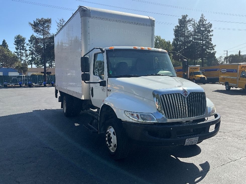 Medium Duty Box Truck-Light and Medium Duty Trucks-International-2020-MV607LP-West Sacramento-CA-98,858\n\t\tmiles-$ 49,000 - Image 1