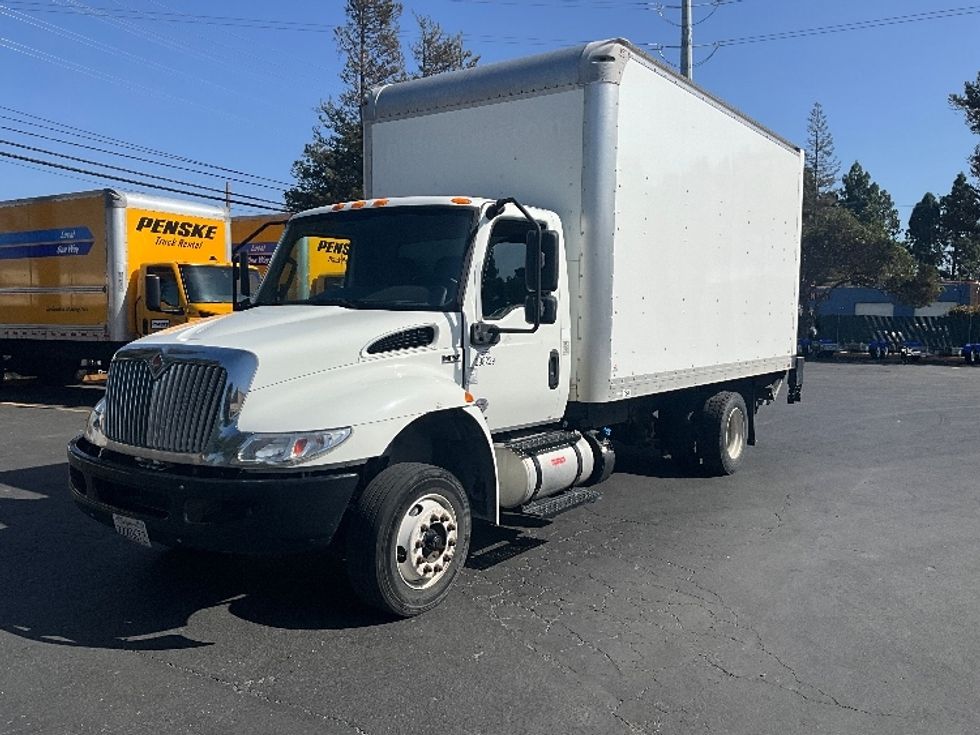 Medium Duty Box Truck-Light and Medium Duty Trucks-International-2020-MV607LP-West Sacramento-CA-98,858\n\t\tmiles-$ 49,000 - Image 3