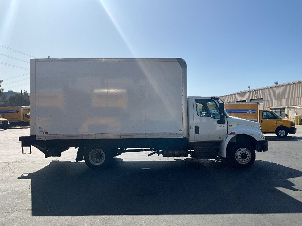 Medium Duty Box Truck-Light and Medium Duty Trucks-International-2020-MV607LP-West Sacramento-CA-98,858\n\t\tmiles-$ 49,000 - Image 15