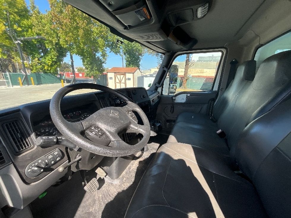 Medium Duty Box Truck-Light and Medium Duty Trucks-International-2020-MV607LP-West Sacramento-CA-98,858\n\t\tmiles-$ 49,000 - Image 17