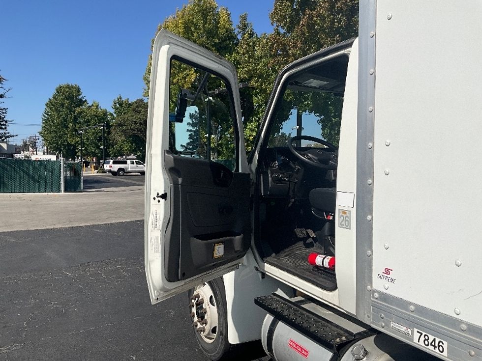 Medium Duty Box Truck-Light and Medium Duty Trucks-International-2020-MV607LP-West Sacramento-CA-98,858\n\t\tmiles-$ 49,000 - Image 16