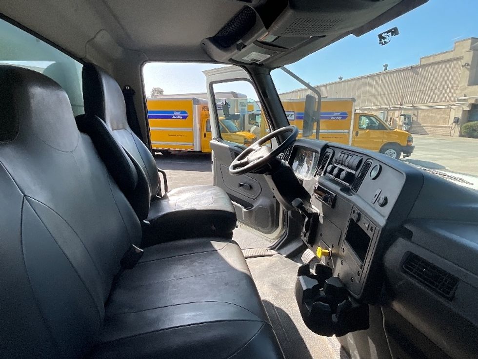 Medium Duty Box Truck-Light and Medium Duty Trucks-International-2020-MV607LP-West Sacramento-CA-98,858\n\t\tmiles-$ 49,000 - Image 22