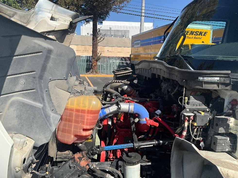 Medium Duty Box Truck-Light and Medium Duty Trucks-International-2020-MV607LP-West Sacramento-CA-98,858\n\t\tmiles-$ 49,000 - Image 24