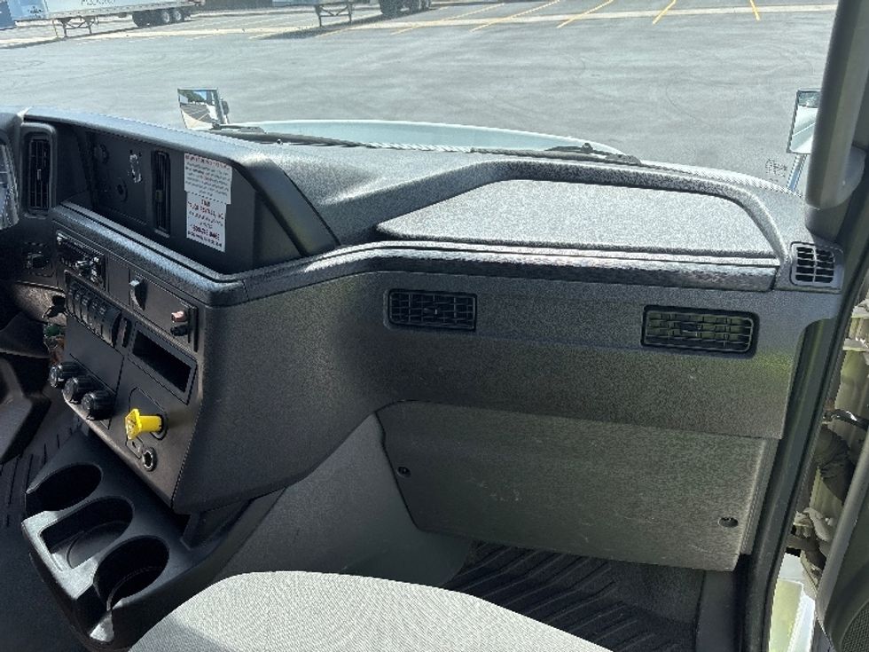 Medium Duty Box Truck-Light and Medium Duty Trucks-International-2020-RH613-Byron Center-MI-429,696\n\t\tmiles-$ 38,000 - Image 21