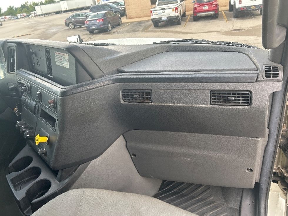 Medium Duty Box Truck-Light and Medium Duty Trucks-International-2020-RH613-Kentwood-MI-612,782\n\t\tmiles-$ 26,000 - Image 21