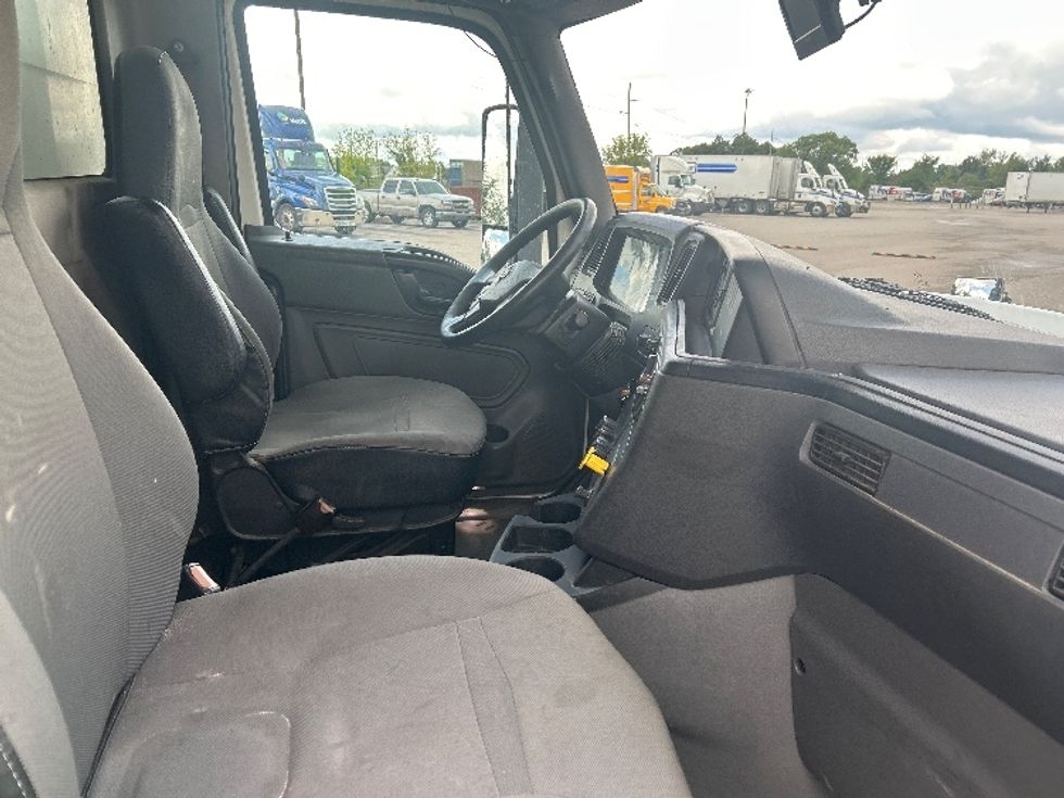 Medium Duty Box Truck-Light and Medium Duty Trucks-International-2020-RH613-Kentwood-MI-612,782\n\t\tmiles-$ 26,000 - Image 22