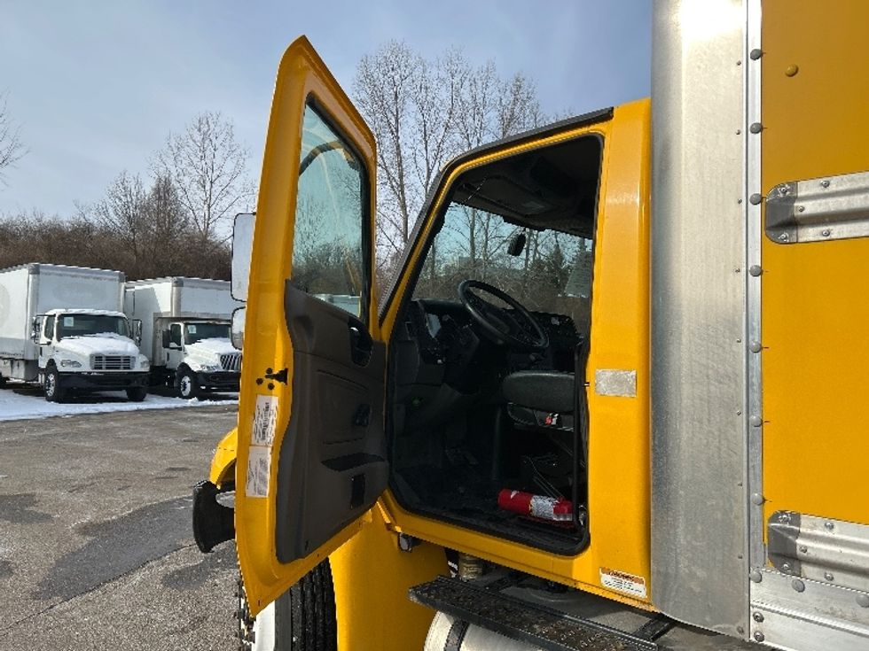 Medium Duty Box Truck-Light and Medium Duty Trucks-International-2021-MV607-Akron-OH-197,097\n\t\tmiles-$ 42,750 - Image 16