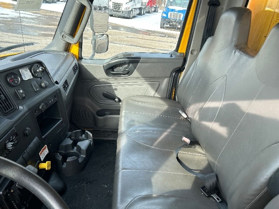 Medium Duty Box Truck-Light and Medium Duty Trucks-International-2021-MV607-Akron-OH-197,097\n\t\tmiles-$ 42,750 - Image 19