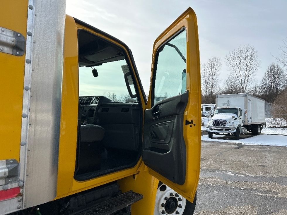 Medium Duty Box Truck-Light and Medium Duty Trucks-International-2021-MV607-Akron-OH-197,097\n\t\tmiles-$ 42,750 - Image 20