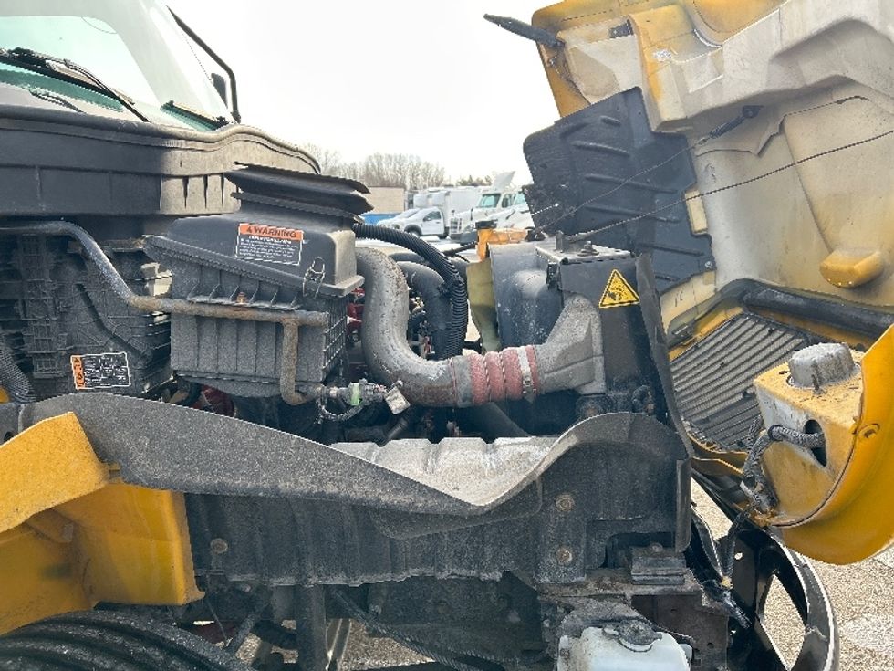 Medium Duty Box Truck-Light and Medium Duty Trucks-International-2021-MV607-Akron-OH-197,097\n\t\tmiles-$ 42,750 - Image 23