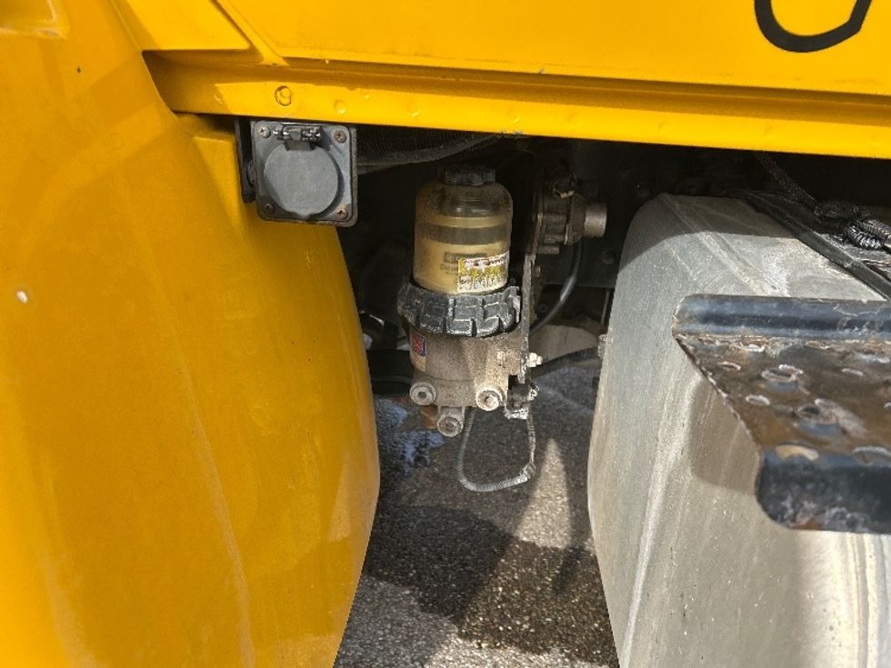 Medium Duty Box Truck-Light and Medium Duty Trucks-International-2021-MV607-Akron-OH-197,097\n\t\tmiles-$ 42,750 - Image 25