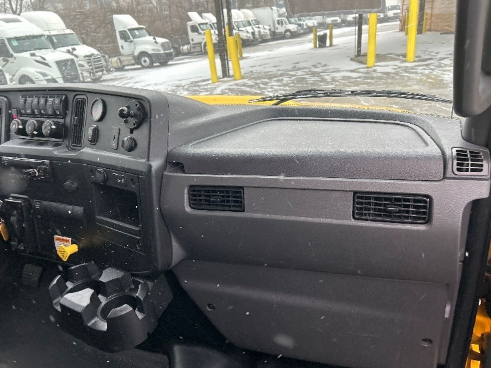 Medium Duty Box Truck-Light and Medium Duty Trucks-International-2021-MV607-Akron-OH-203,725\n\t\tmiles-$ 41,750 - Image 21