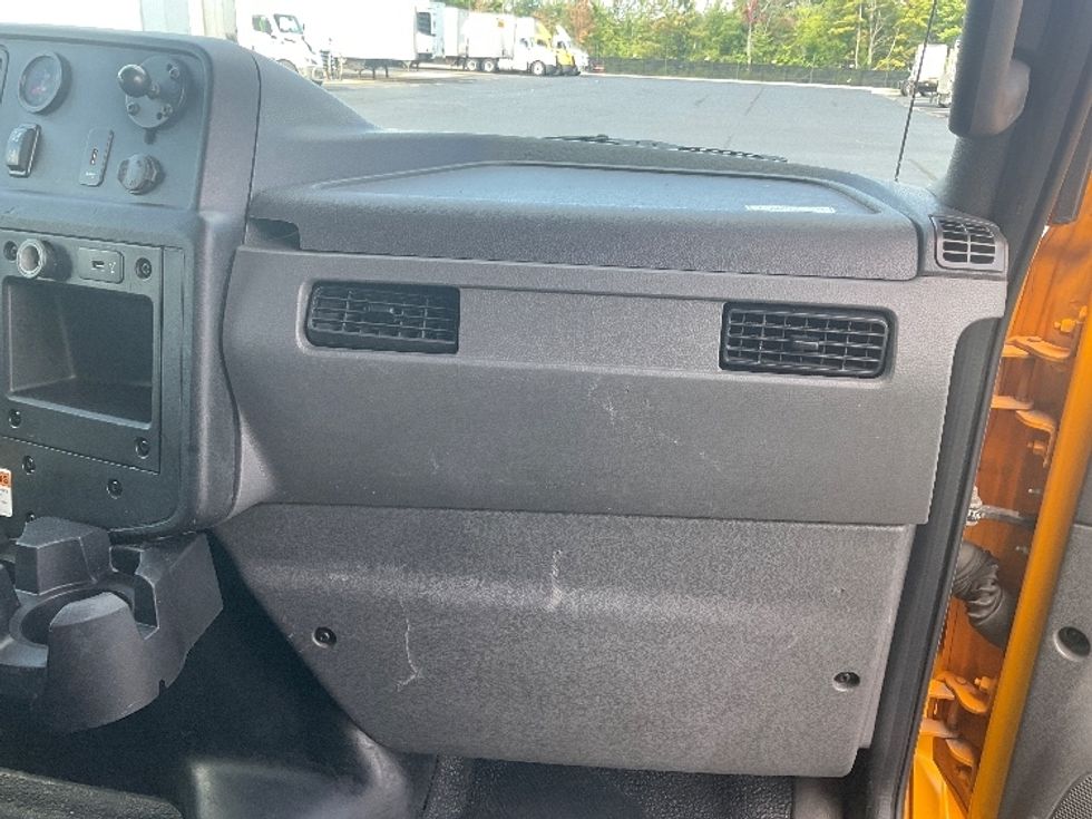 Medium Duty Box Truck-Light and Medium Duty Trucks-International-2021-MV607-Akron-OH-227,692\n\t\tmiles-$ 39,500 - Image 21