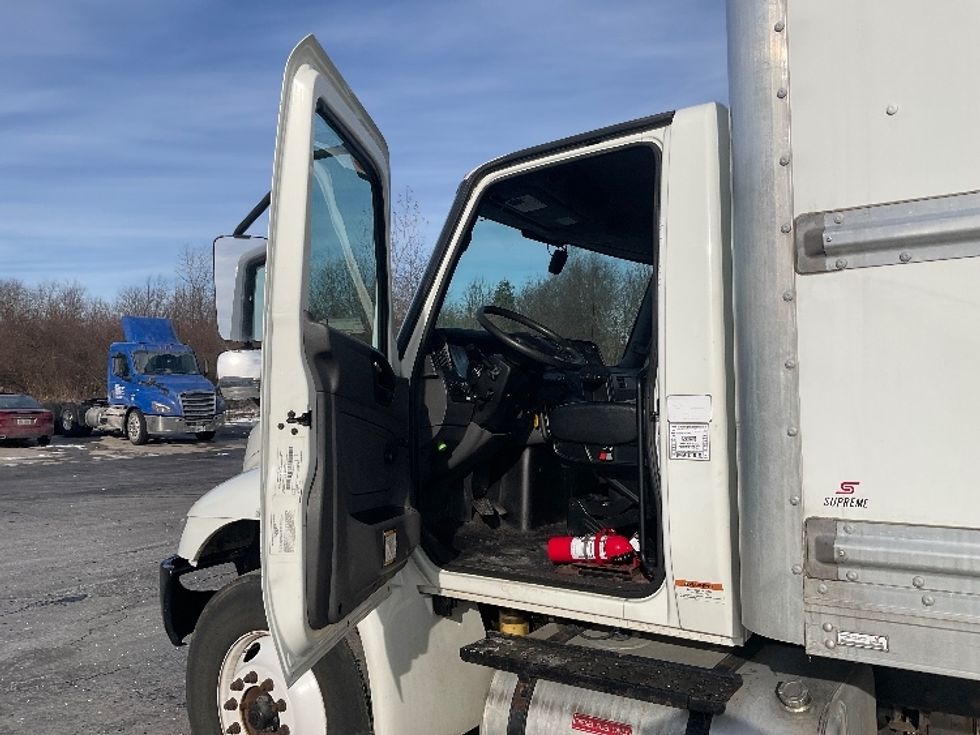 Medium Duty Box Truck-Light and Medium Duty Trucks-International-2021-MV607-Akron-OH-252,820\n\t\tmiles-$ 41,000 - Image 16