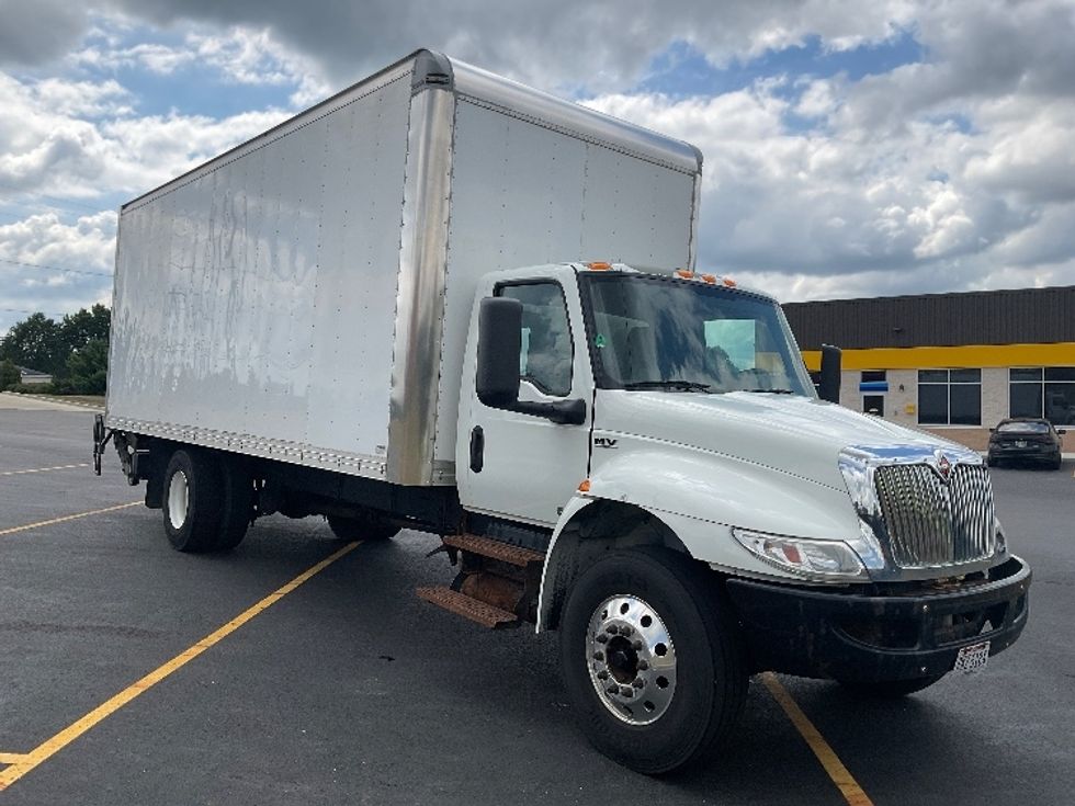 Medium Duty Box Truck-Light and Medium Duty Trucks-International-2021-MV607-Akron-OH-323,853\n\t\tmiles-$ 28,250 - Image 1