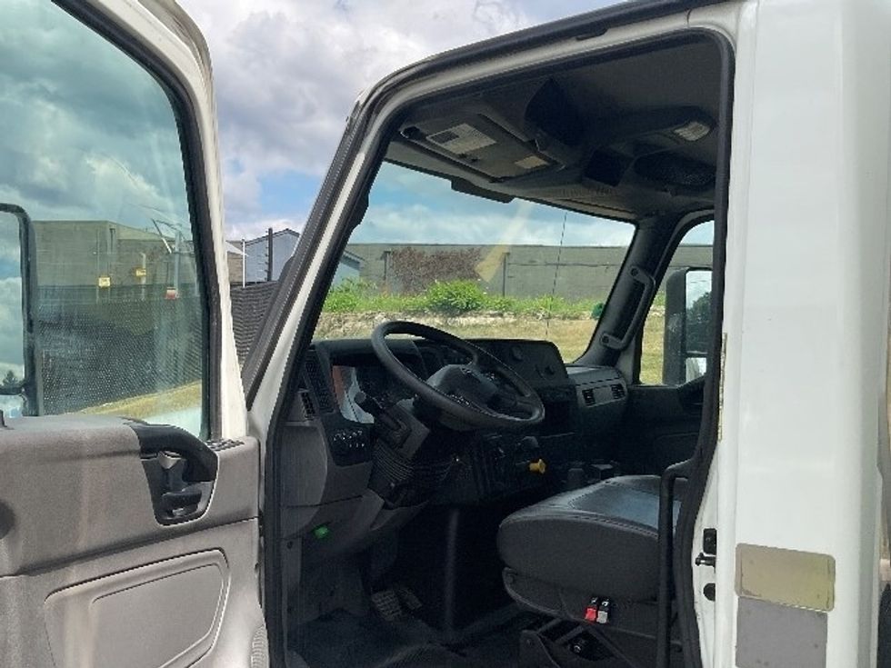 Medium Duty Box Truck-Light and Medium Duty Trucks-International-2021-MV607-Akron-OH-323,853\n\t\tmiles-$ 28,250 - Image 16