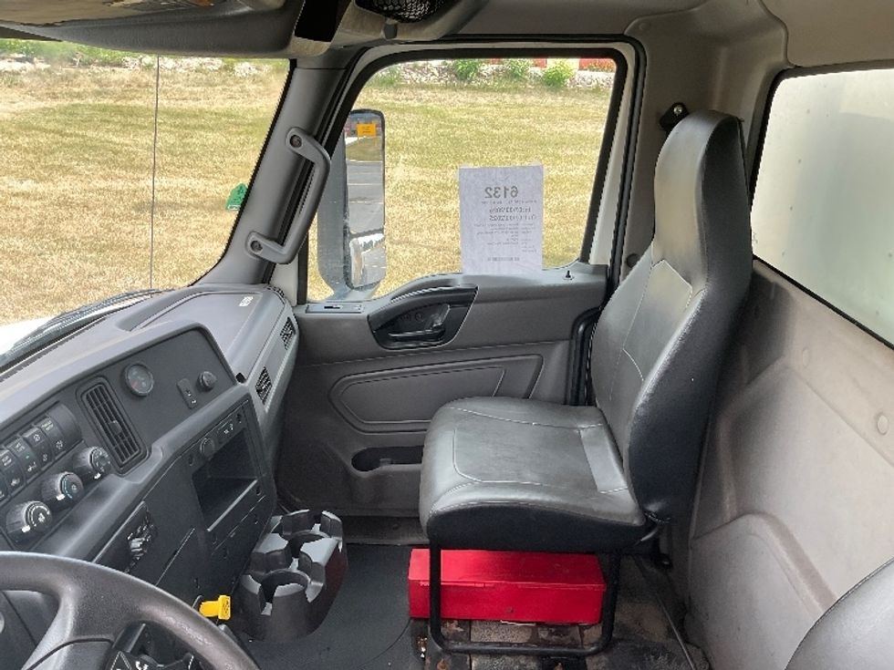 Medium Duty Box Truck-Light and Medium Duty Trucks-International-2021-MV607-Akron-OH-323,853\n\t\tmiles-$ 28,250 - Image 19
