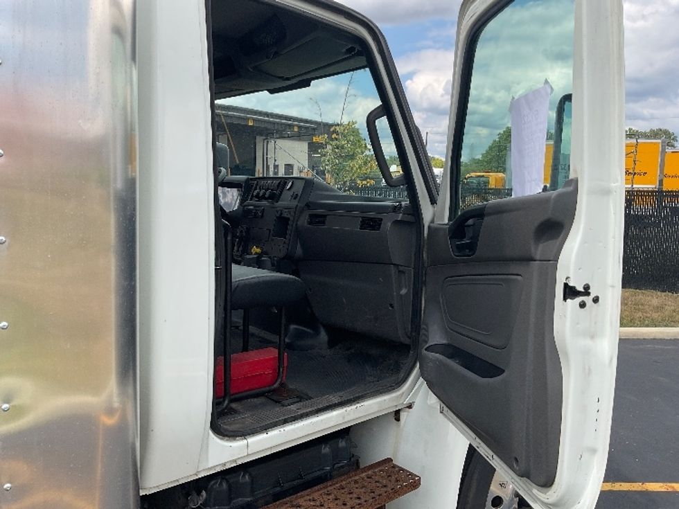 Medium Duty Box Truck-Light and Medium Duty Trucks-International-2021-MV607-Akron-OH-323,853\n\t\tmiles-$ 28,250 - Image 20