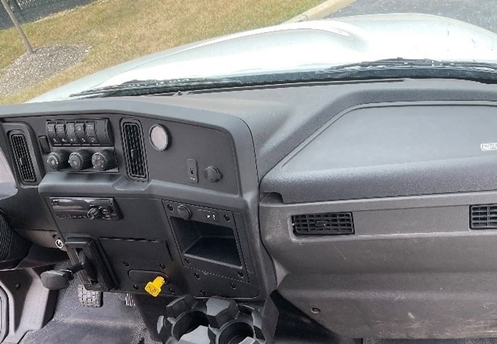 Medium Duty Box Truck-Light and Medium Duty Trucks-International-2021-MV607-Akron-OH-323,853\n\t\tmiles-$ 28,250 - Image 21