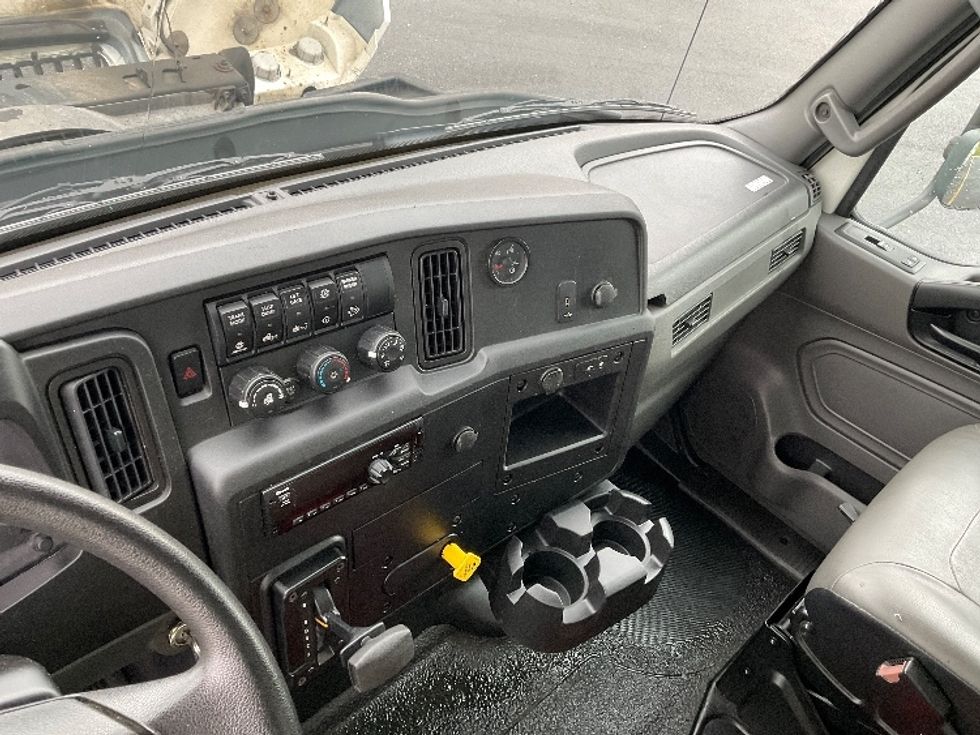 Medium Duty Box Truck-Light and Medium Duty Trucks-International-2021-MV607-Akron-OH-54,577\n\t\tmiles-$ 70,000 - Image 14