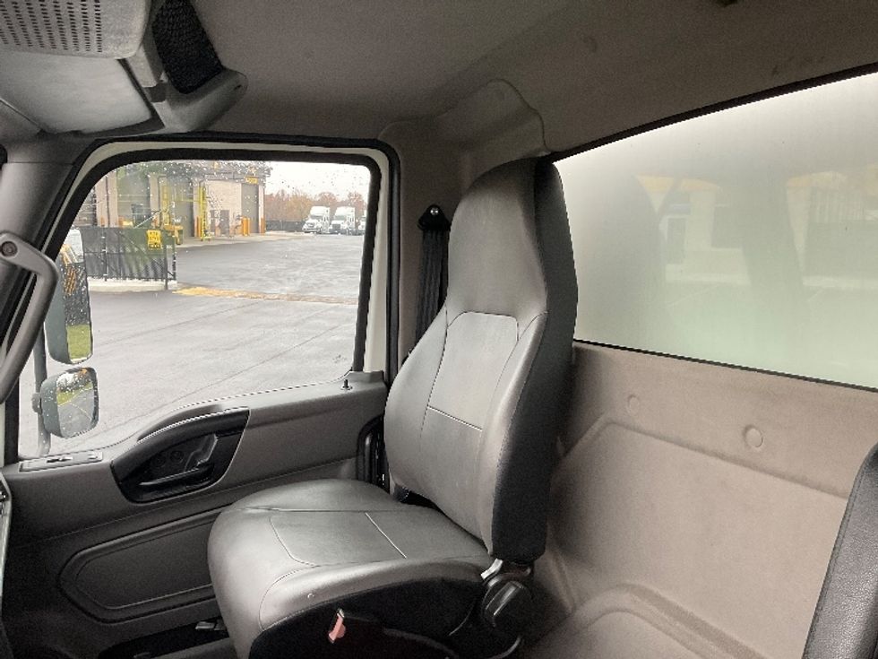 Medium Duty Box Truck-Light and Medium Duty Trucks-International-2021-MV607-Akron-OH-54,577\n\t\tmiles-$ 70,000 - Image 18