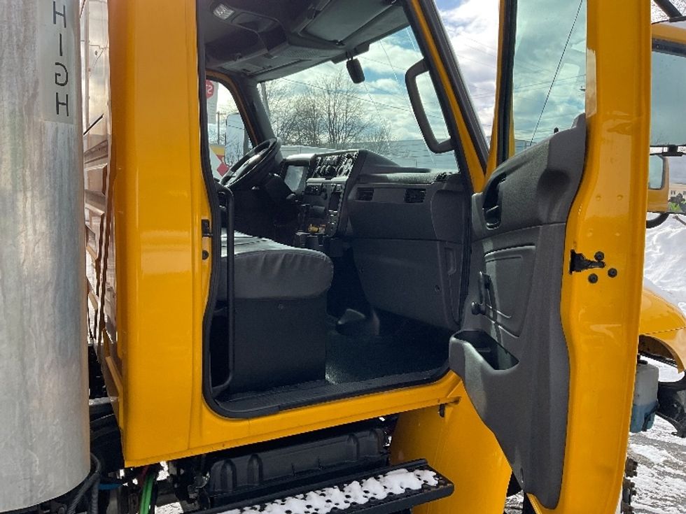 Medium Duty Box Truck-Light and Medium Duty Trucks-International-2021-MV607-Albany-NY-198,937\n\t\tmiles-$ 37,750 - Image 19