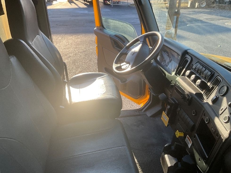 Medium Duty Box Truck-Light and Medium Duty Trucks-International-2021-MV607-Albany-NY-216,744\n\t\tmiles-$ 34,250 - Image 19