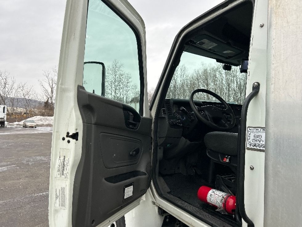 Medium Duty Box Truck-Light and Medium Duty Trucks-International-2021-MV607-Albany-NY-250,986\n\t\tmiles-$ 32,500 - Image 16