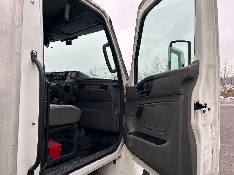 Medium Duty Box Truck-Light and Medium Duty Trucks-International-2021-MV607-Albany-NY-250,986\n\t\tmiles-$ 32,500 - Image 20