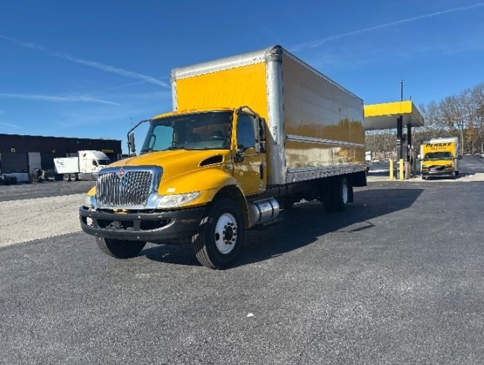 Medium Duty Box Truck-Light and Medium Duty Trucks-International-2021-MV607-Alexandria-VA-195,014\n\t\tmiles-$ 41,250 - Image 1