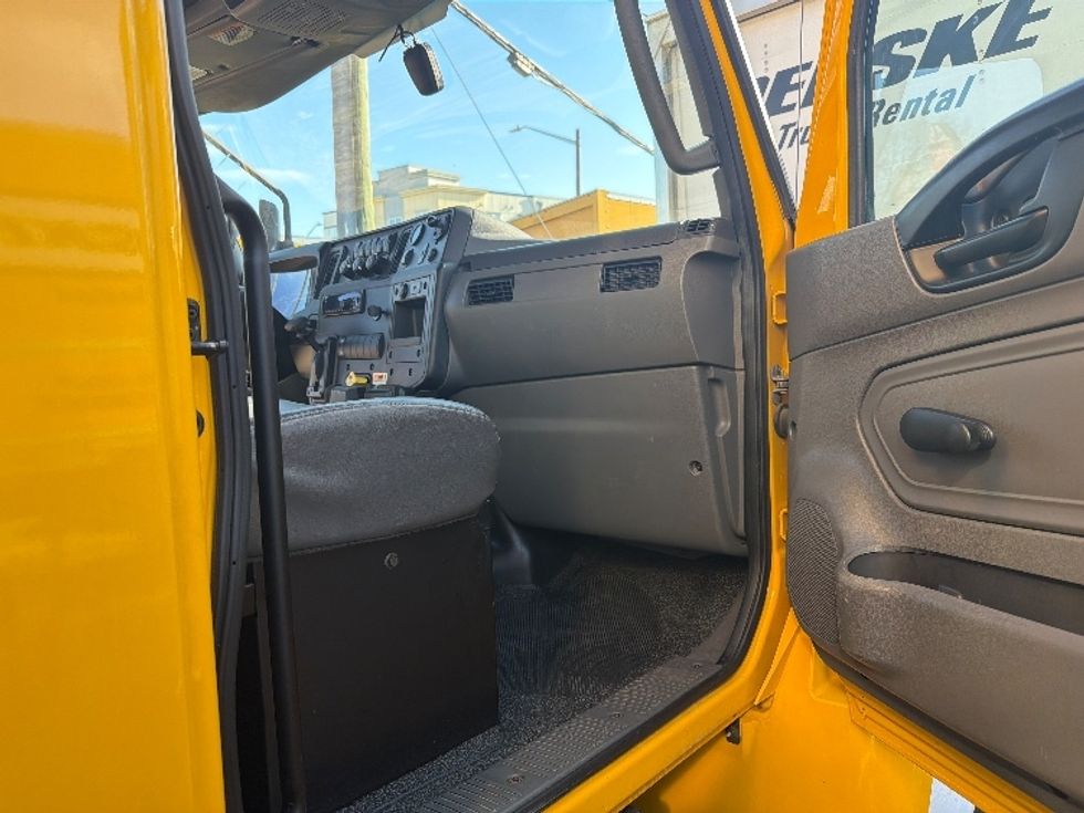 Medium Duty Box Truck-Light and Medium Duty Trucks-International-2021-MV607-Alexandria-VA-195,014\n\t\tmiles-$ 41,250 - Image 16