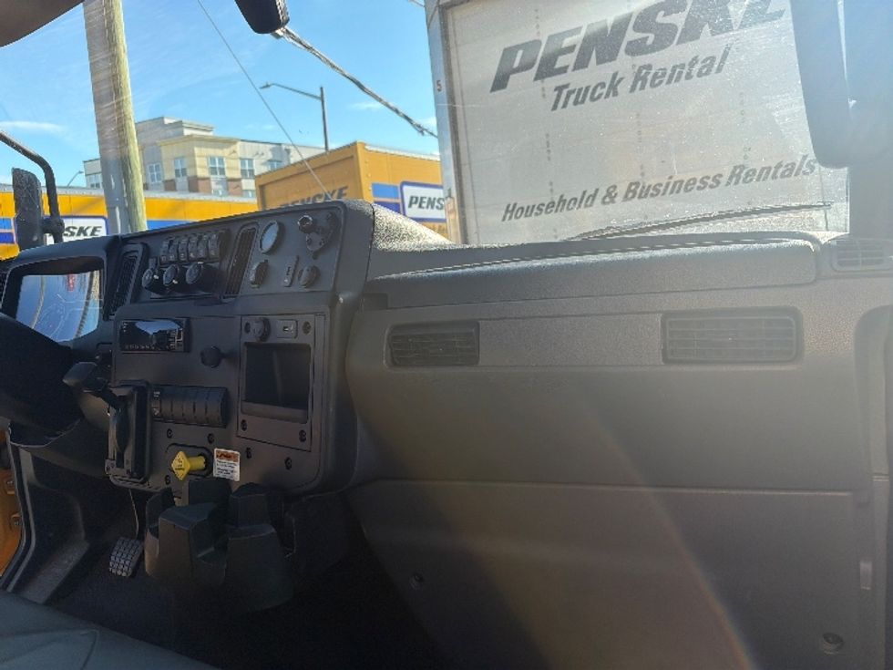 Medium Duty Box Truck-Light and Medium Duty Trucks-International-2021-MV607-Alexandria-VA-195,014\n\t\tmiles-$ 41,250 - Image 17