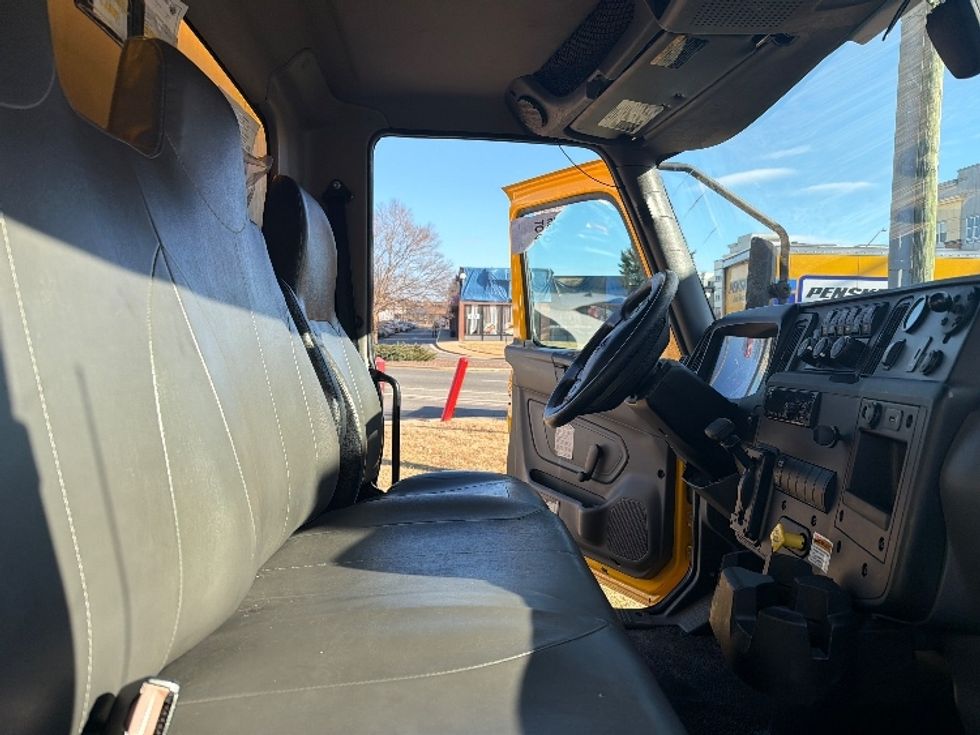 Medium Duty Box Truck-Light and Medium Duty Trucks-International-2021-MV607-Alexandria-VA-195,014\n\t\tmiles-$ 41,250 - Image 18