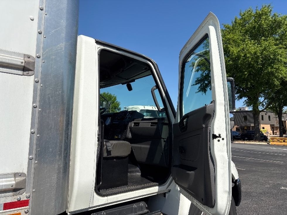Medium Duty Box Truck-Light and Medium Duty Trucks-International-2021-MV607-Alexandria-VA-202,156\n\t\tmiles-$ 52,000 - Image 19