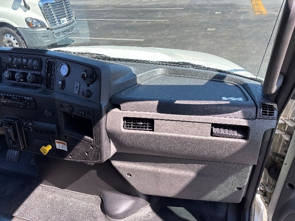 Medium Duty Box Truck-Light and Medium Duty Trucks-International-2021-MV607-Alexandria-VA-202,156\n\t\tmiles-$ 52,000 - Image 20