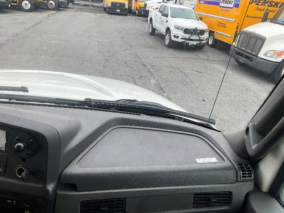 Medium Duty Box Truck-Light and Medium Duty Trucks-International-2021-MV607-Alexandria-VA-220,421\n\t\tmiles-$ 46,500 - Image 21