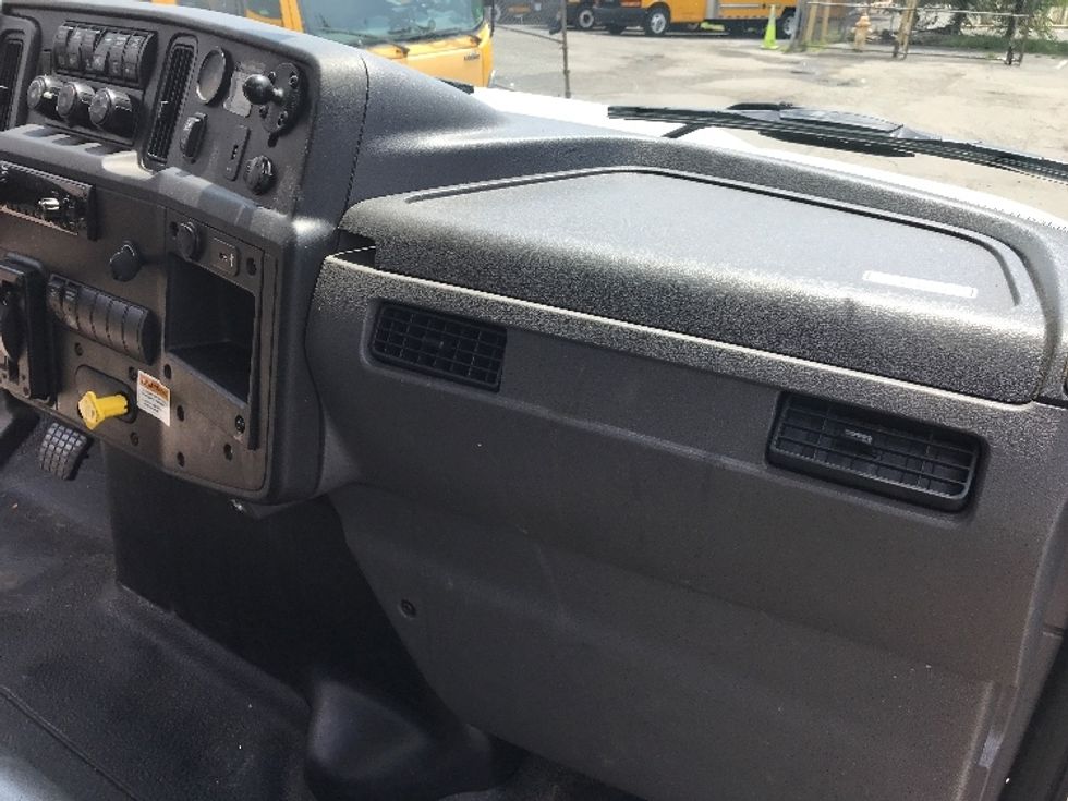 Medium Duty Box Truck-Light and Medium Duty Trucks-International-2021-MV607-Alexandria-VA-237,413\n\t\tmiles-$ 41,750 - Image 21