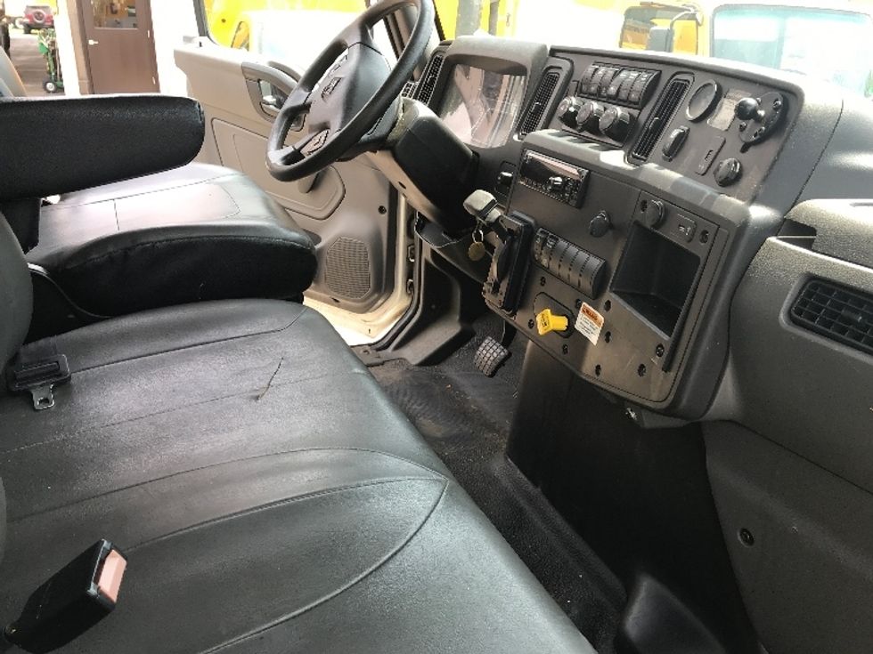 Medium Duty Box Truck-Light and Medium Duty Trucks-International-2021-MV607-Alexandria-VA-237,413\n\t\tmiles-$ 41,750 - Image 22