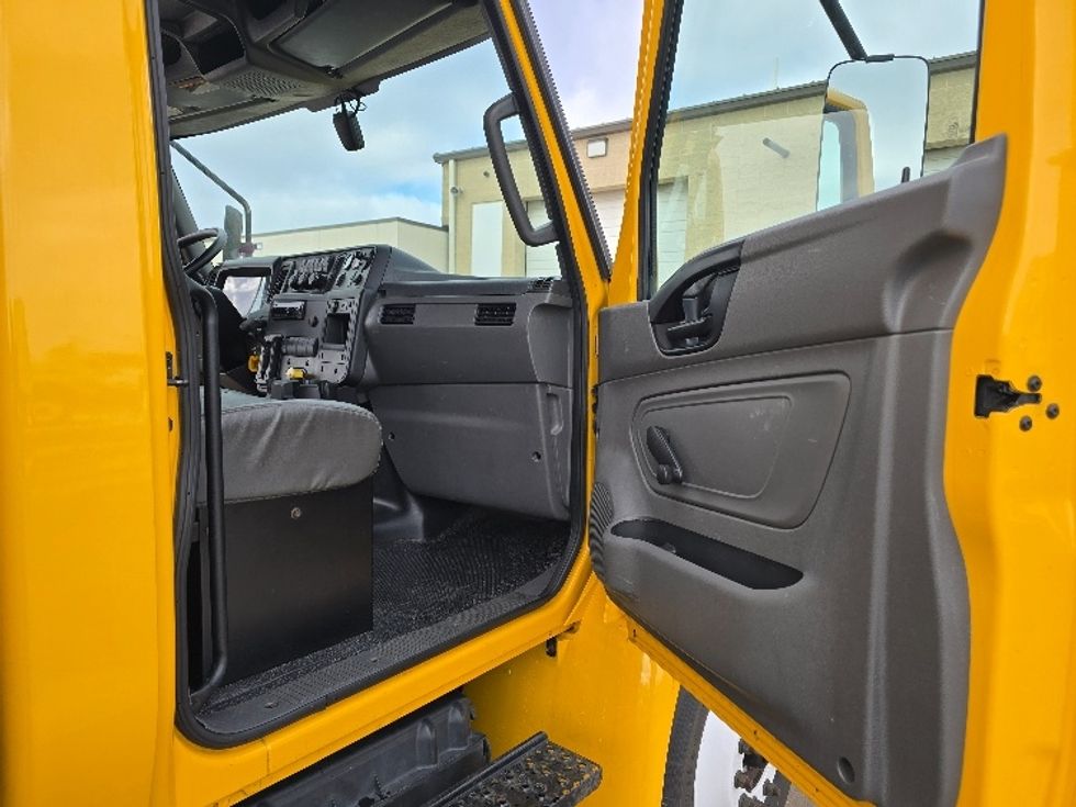 Medium Duty Box Truck-Light and Medium Duty Trucks-International-2021-MV607-Allen Park-MI-222,054\n\t\tmiles-$ 38,000 - Image 15