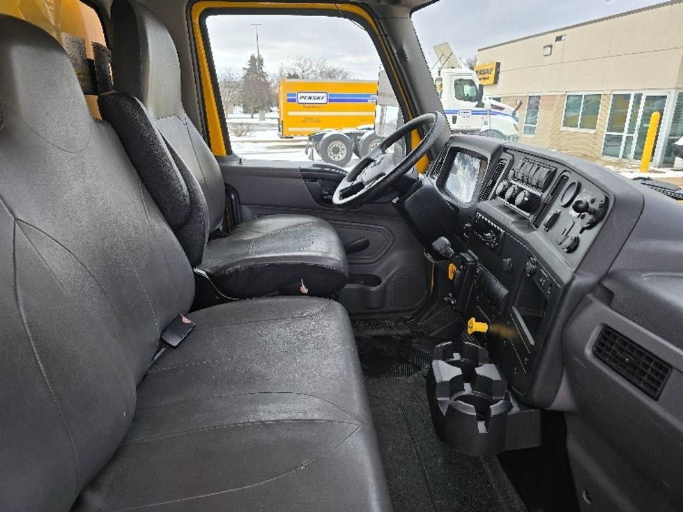 Medium Duty Box Truck-Light and Medium Duty Trucks-International-2021-MV607-Allen Park-MI-222,054\n\t\tmiles-$ 38,000 - Image 17