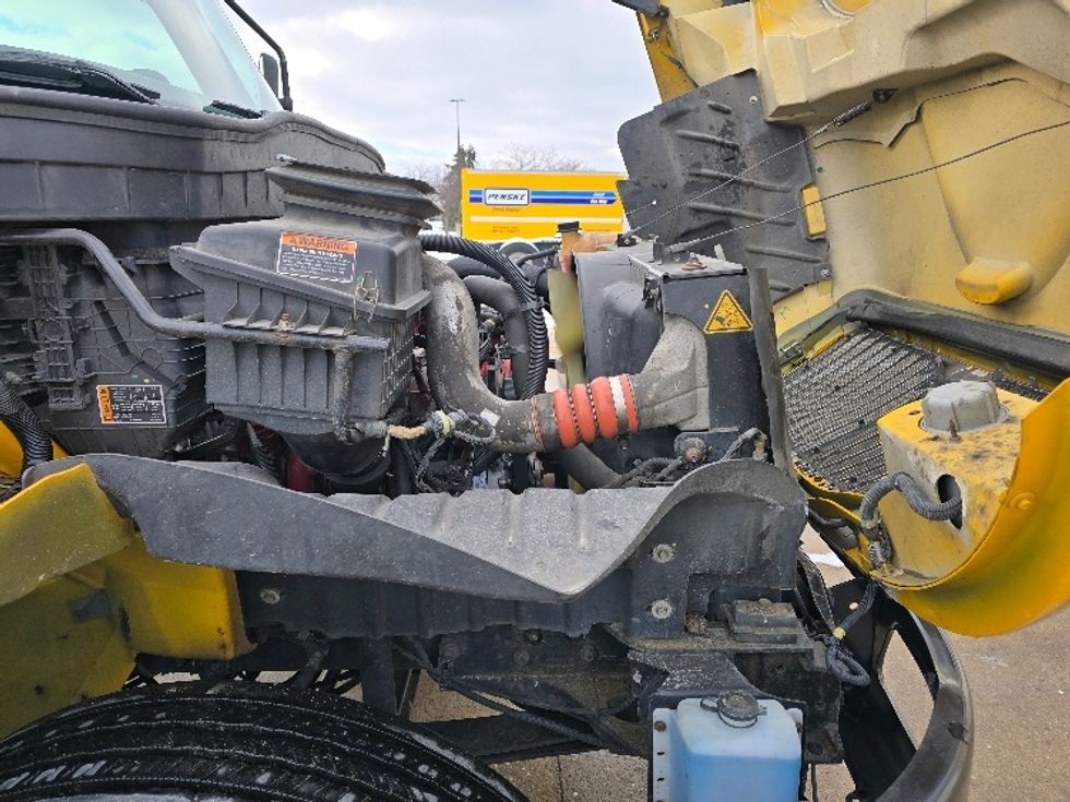 Medium Duty Box Truck-Light and Medium Duty Trucks-International-2021-MV607-Allen Park-MI-222,054\n\t\tmiles-$ 38,000 - Image 19